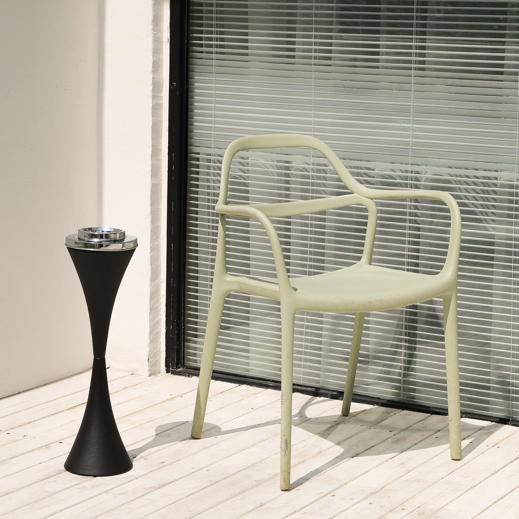 CO-Z 22-inch Black Indoor/Outdoor Ashtray Stand with Lid